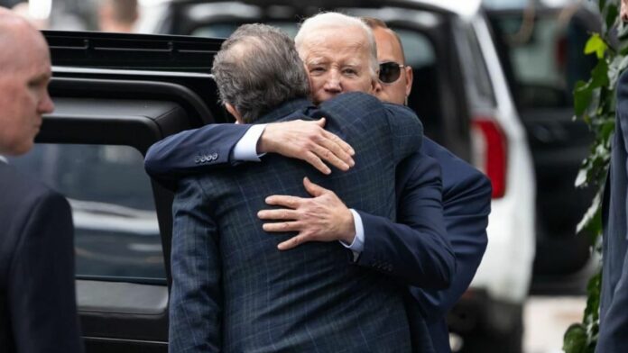 source:CNAWorld - Biden giustifica il perdono a Hunter: pressioni politiche