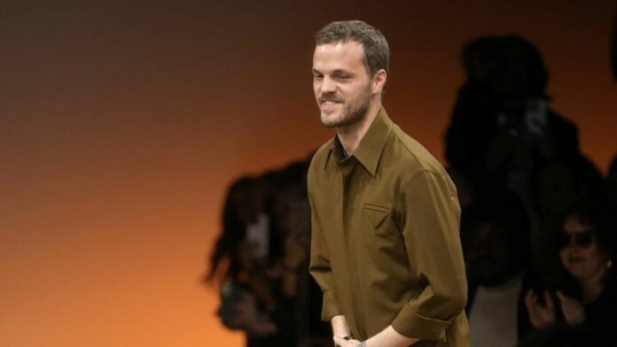 Chanel Verso il Futuro: Innovazione e Tradizione nel Mondo della Moda Chanel: Matthieu Blazy nuovo direttore artistico