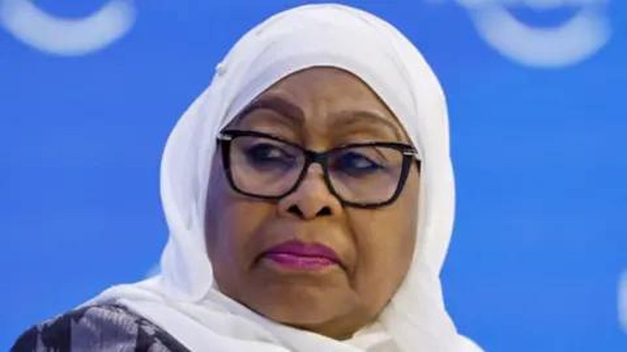 source:BBC World News - Annuncio del focolaio di virus Marburg - Il presidente Samia Suhulu Hassan durante una conferenza stampa