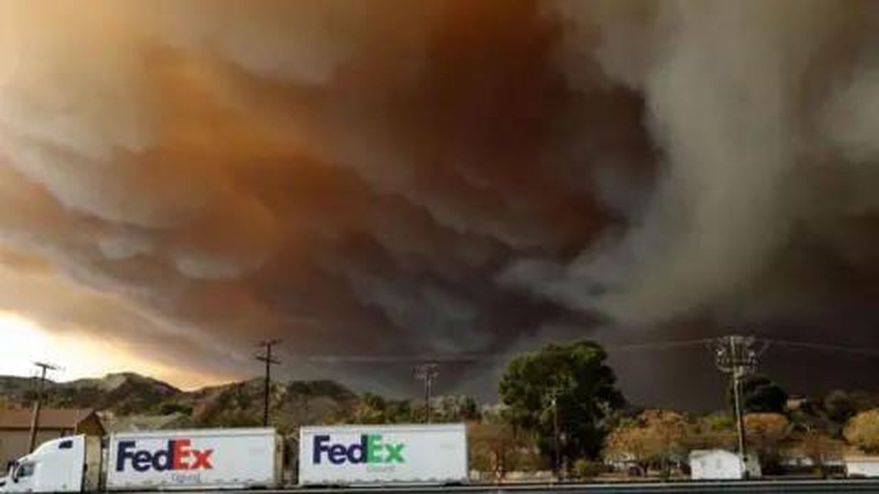 Condizioni meteorologiche pericolose - L'immagine mostra il fumo dell'incendio