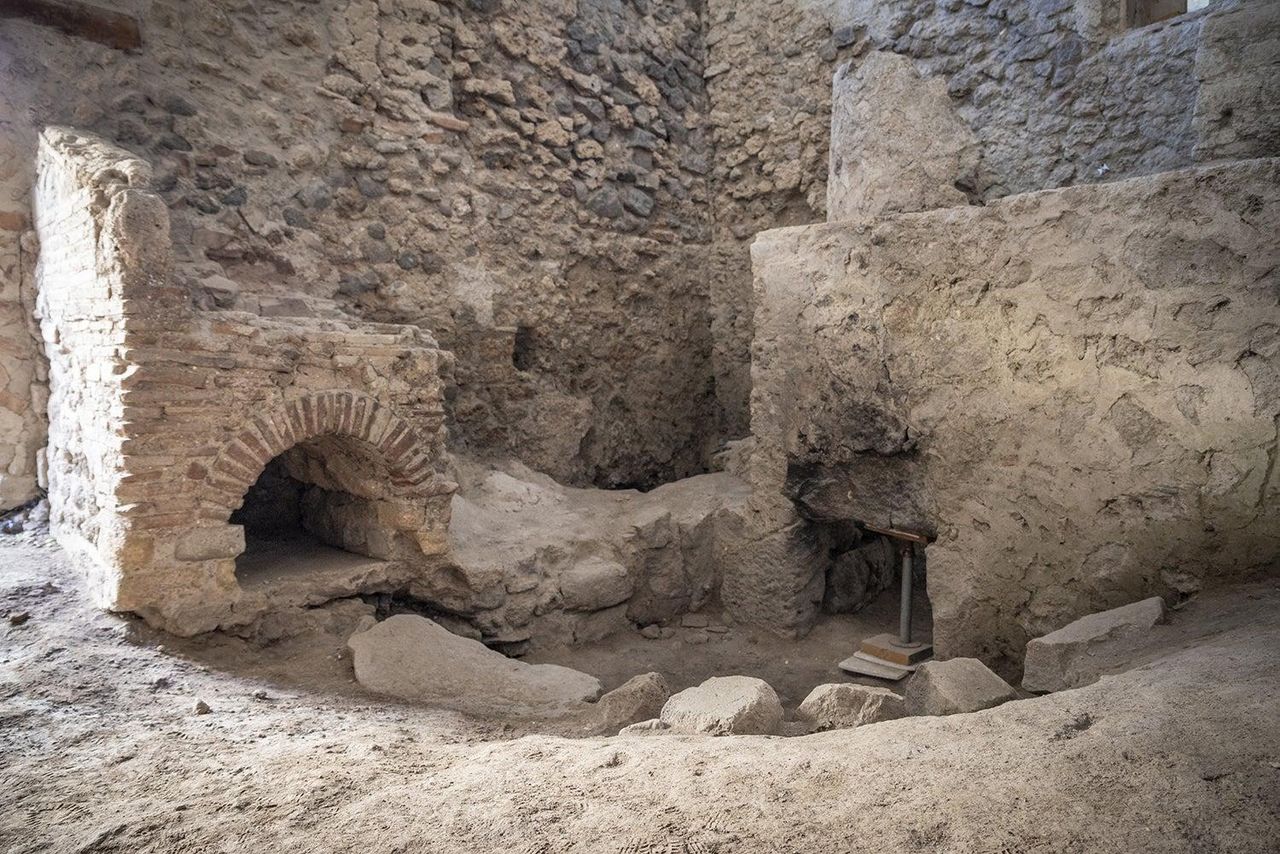 source:Independent - Contrasti tra classi sociali a Pompei - La sala calda del complesso termale