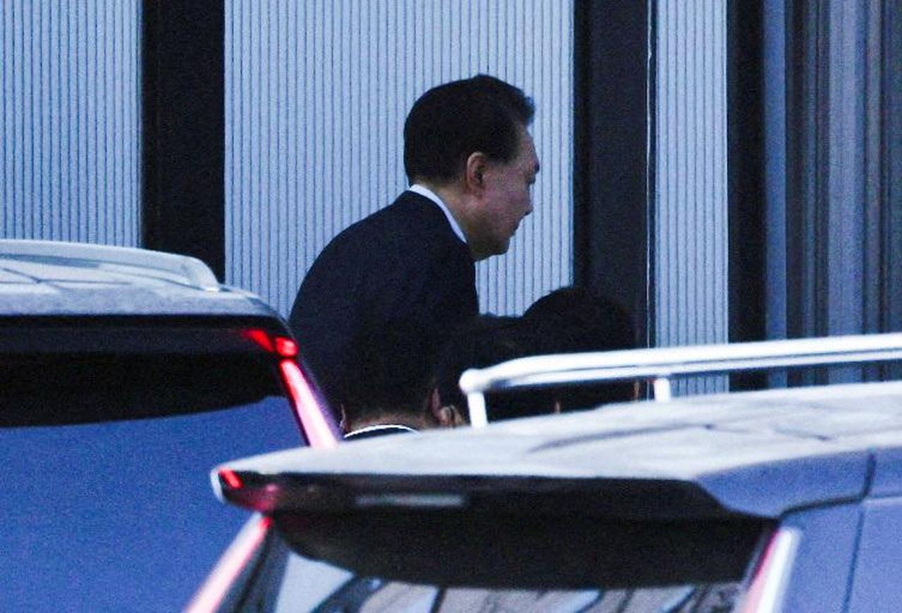 source:AlJazeera - Dettagli sull'arresto - Il presidente Yoon Suk-yeol arriva all'ufficio di indagine