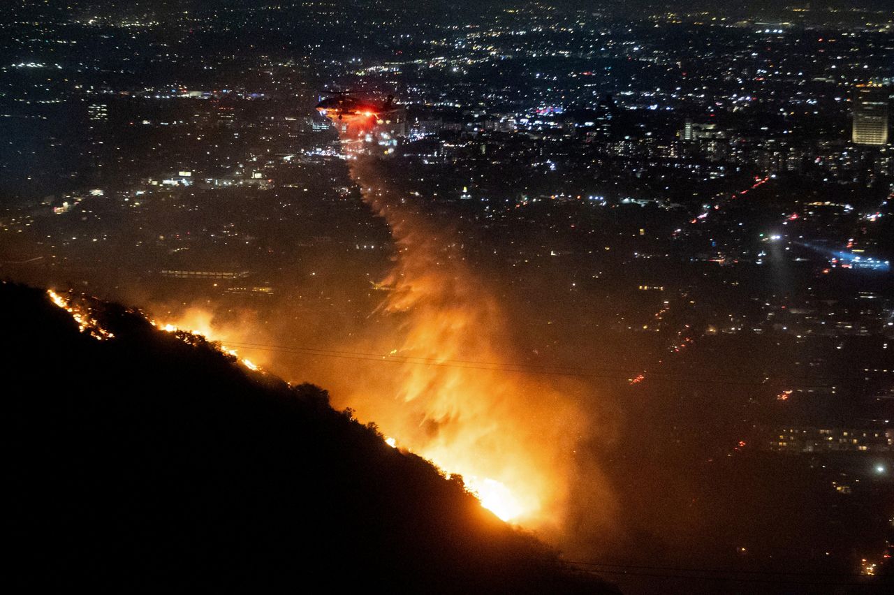 source:Independent - Domande scomode al suo ritorno - Intervento dei vigili del fuoco