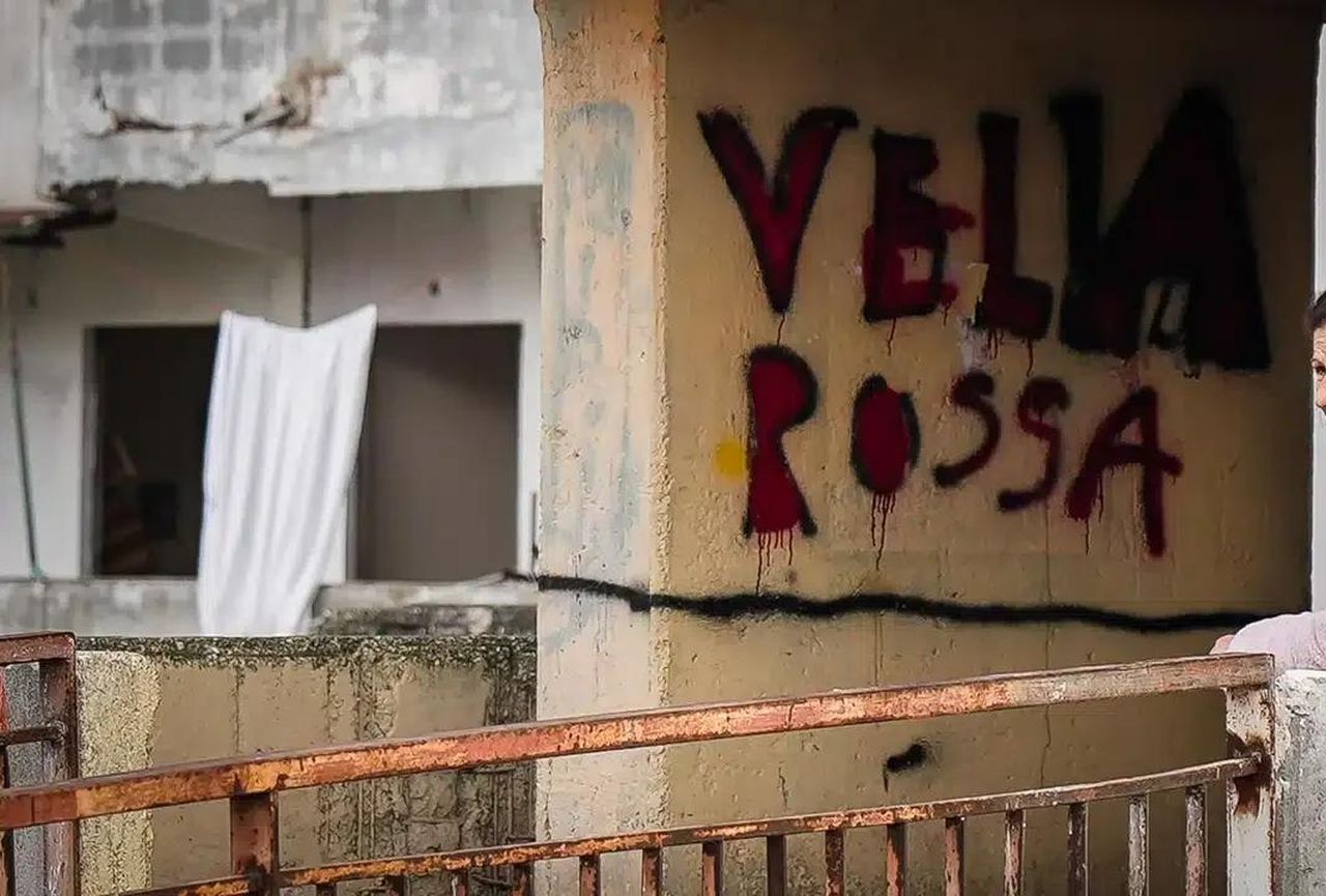 source:lamilano - Il ministro dell’Interno celebra lo sgombero della Vela Rossa. - Napoli: sgomberata la Vela Rossa di Scampia, soddisfazione del ministro Piantedosi.