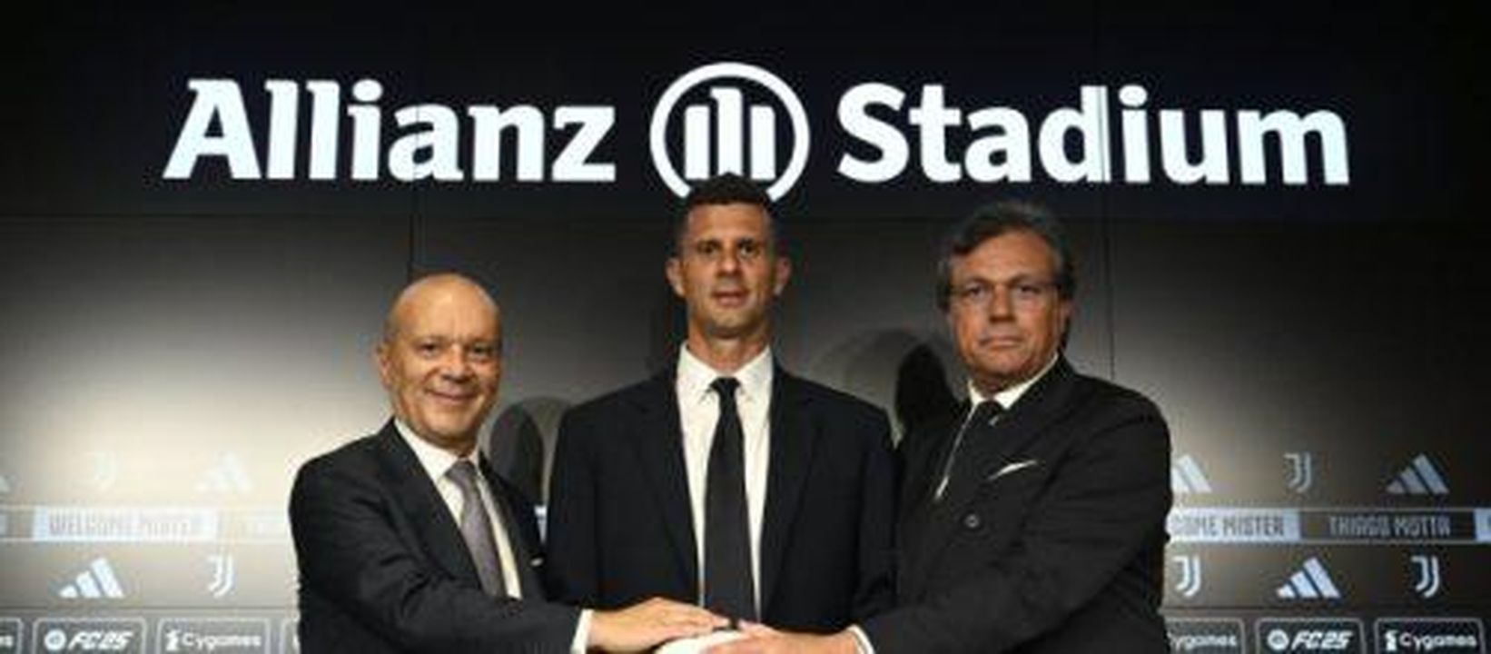 source:Blasting News - Il primo obiettivo indicato dalla proprietà alla nuova dirigenza - Maurizio Scanavino, Thiago Motta e Cristiano Giuntoli. Foto © Juventus