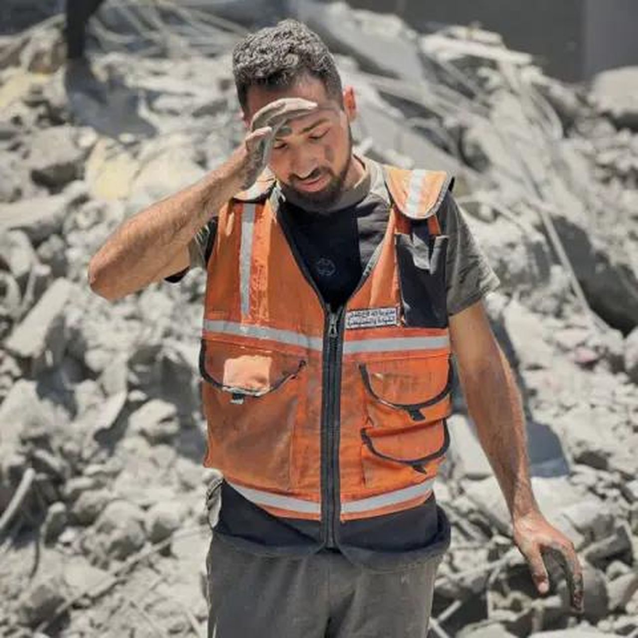 Il ruolo della Difesa Civile di Gaza - Il soccorritore Abdullah al-Majdalawi a Gaza City.