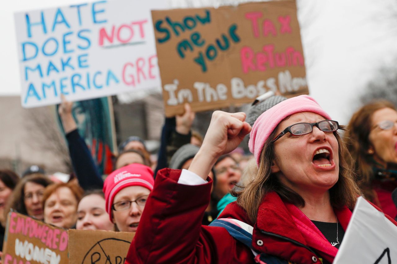 source:Independent - Il significato di MLK Day e l'inaugurazione - Manifestanti durante la Women's March a Washington