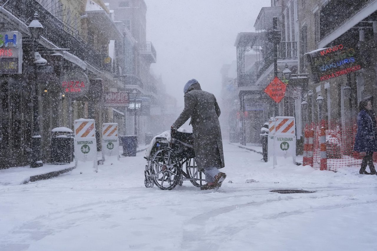 source:AlJazeera - Impatto della tempesta - Immagine della tempesta di neve sulla costa del Golfo