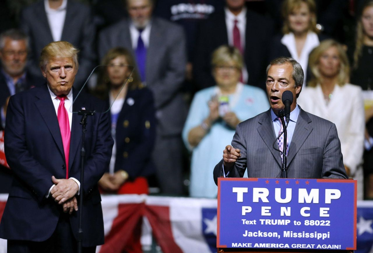 source:Independent - Interventi e celebrazioni - Donald Trump ascolta Nigel Farage