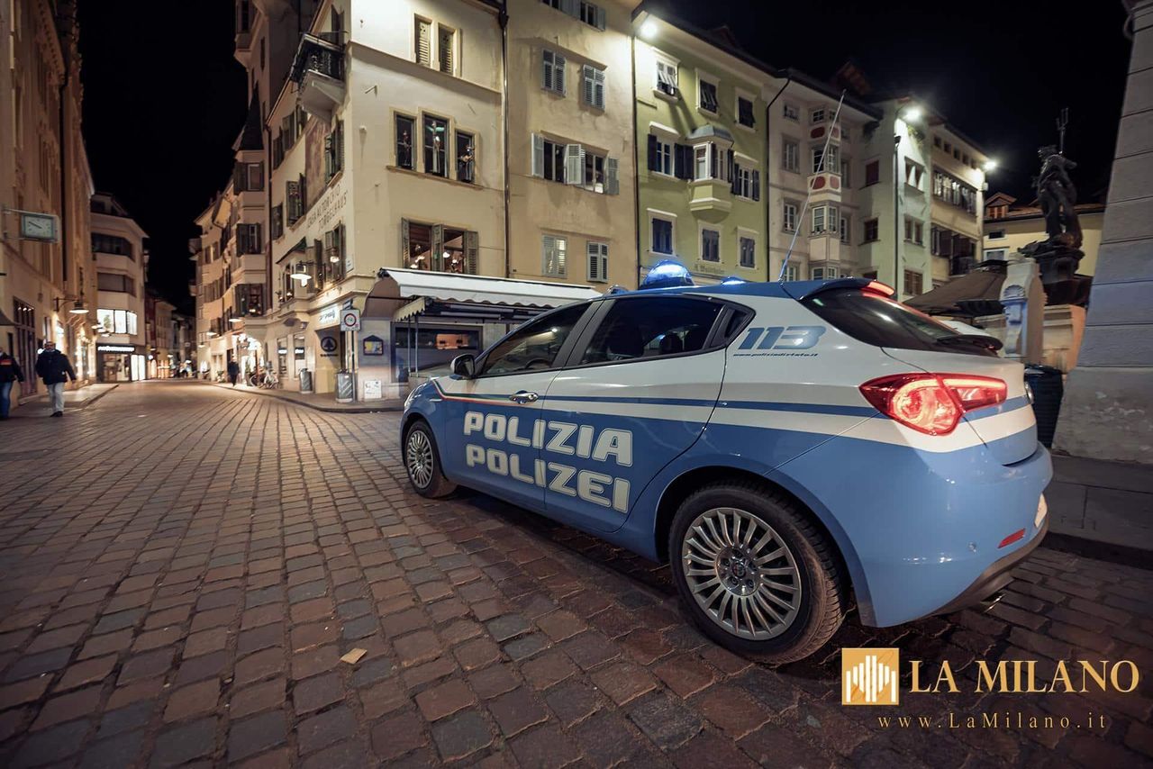 source:lamilano - Intervento della Polizia per lite domestica - Bolzano: maltrattamenti e violenze in famiglia, la Polizia di Stato è costretta a intervenire due volte in una notte nella stessa abitazione