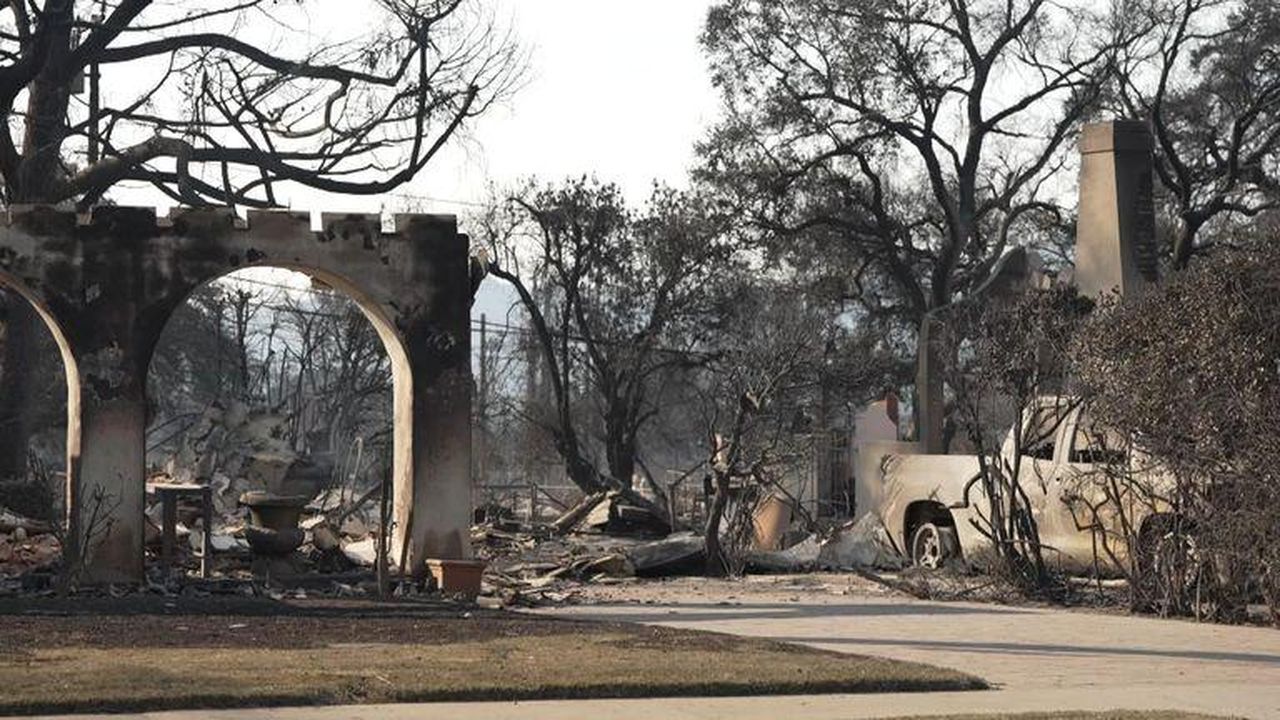 source:SkyNews - La solidarietà tra i volontari - Edifici distrutti dagli incendi