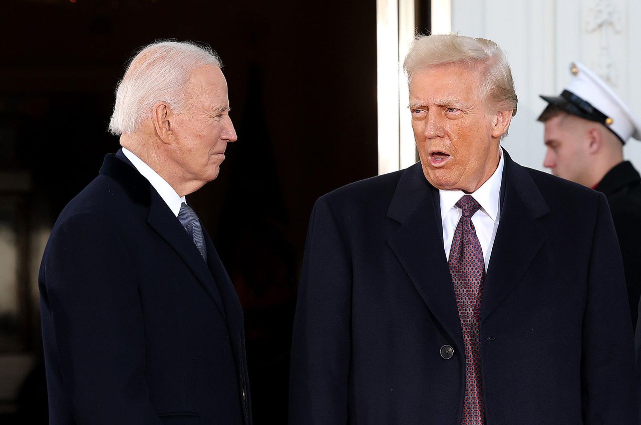 source:Independent - La tradizione delle lettere presidenziali - Joe Biden ha lasciato una lettera a Donald Trump alla Casa Bianca, continuando la tradizione con il passaggio di potere