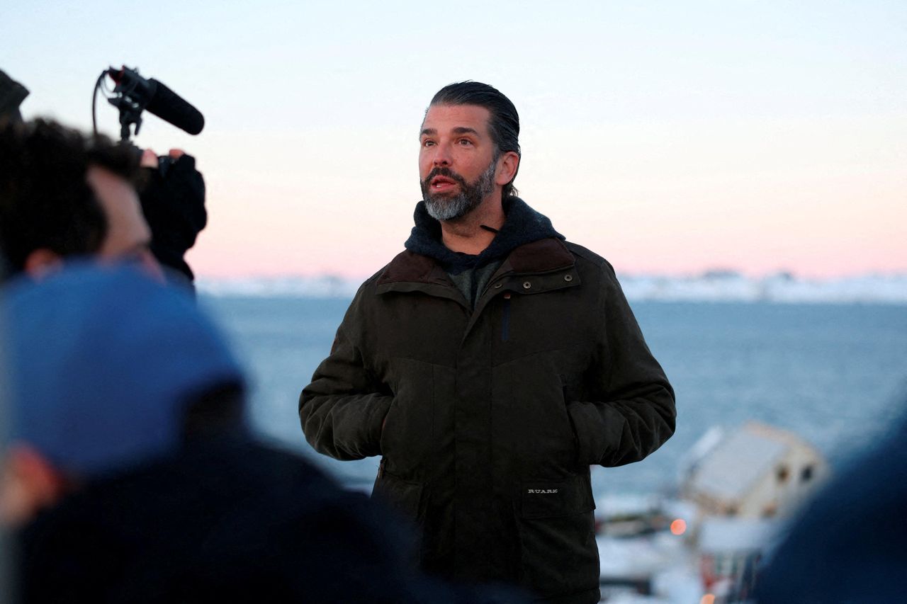 source:Independent - La visita di Trump Jr. in Groenlandia - Donald Trump Jr. in visita a Nuuk, Groenlandia martedì