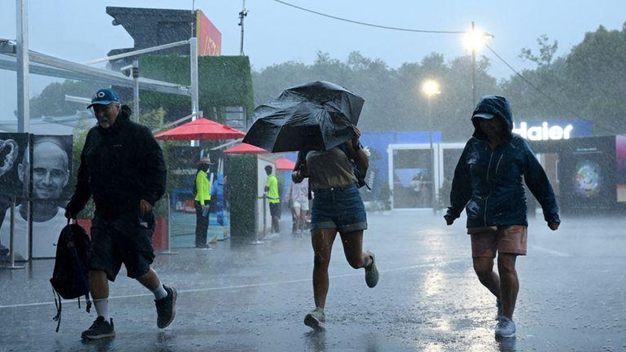 source:SkyNews - Le condizioni meteorologiche a Melbourne - Le tempeste a Melbourne Park durante il torneo.