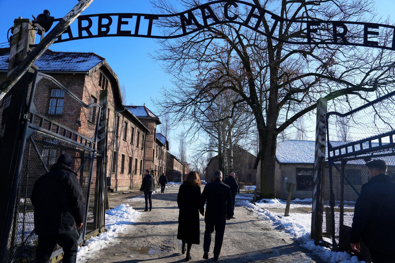 source:Independent - L'eredità familiare di Lady Starmer - È la prima volta che Sir Keir visita Auschwitz