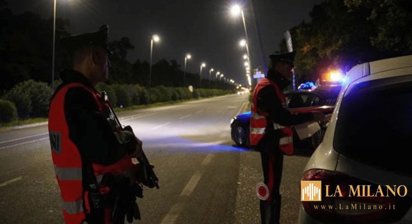 source:lamilano - L'inseguimento e l'arresto - Mondragone, forzano il posto di controllo e lanciano dai finestrini 10 dosi di cocaina. Due pusher arrestati dai Carabinieri