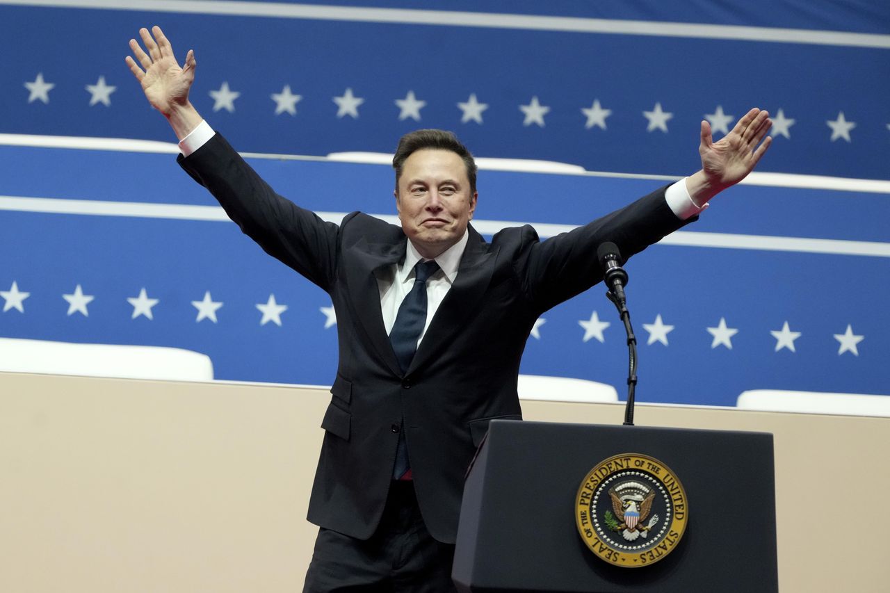 source:AlJazeera - Qual è la risposta al saluto di Musk? - Elon Musk arriva a parlare all'inaugurazione presidenziale