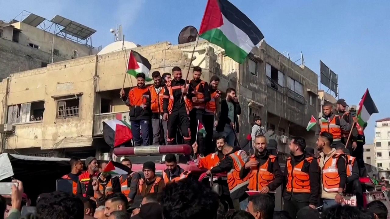 source:AlJazeera - Ritardo dell'inizio della tregua a Gaza - Immagine della celebrazione palestinese a Gaza