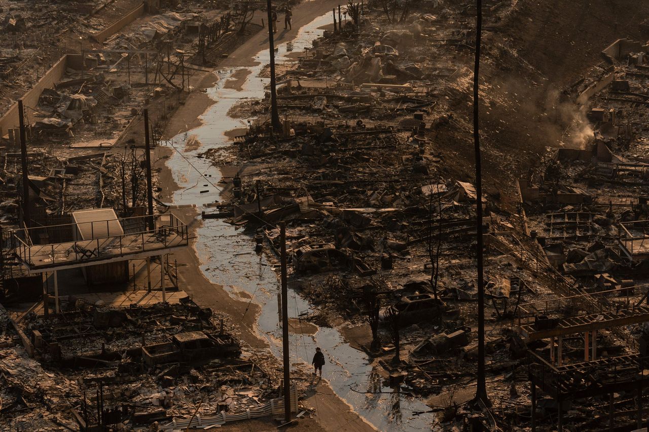 source:Independent - Ritorno degli sfollati alle rovine di Pacific Palisades - Rovine di Pacific Palisades