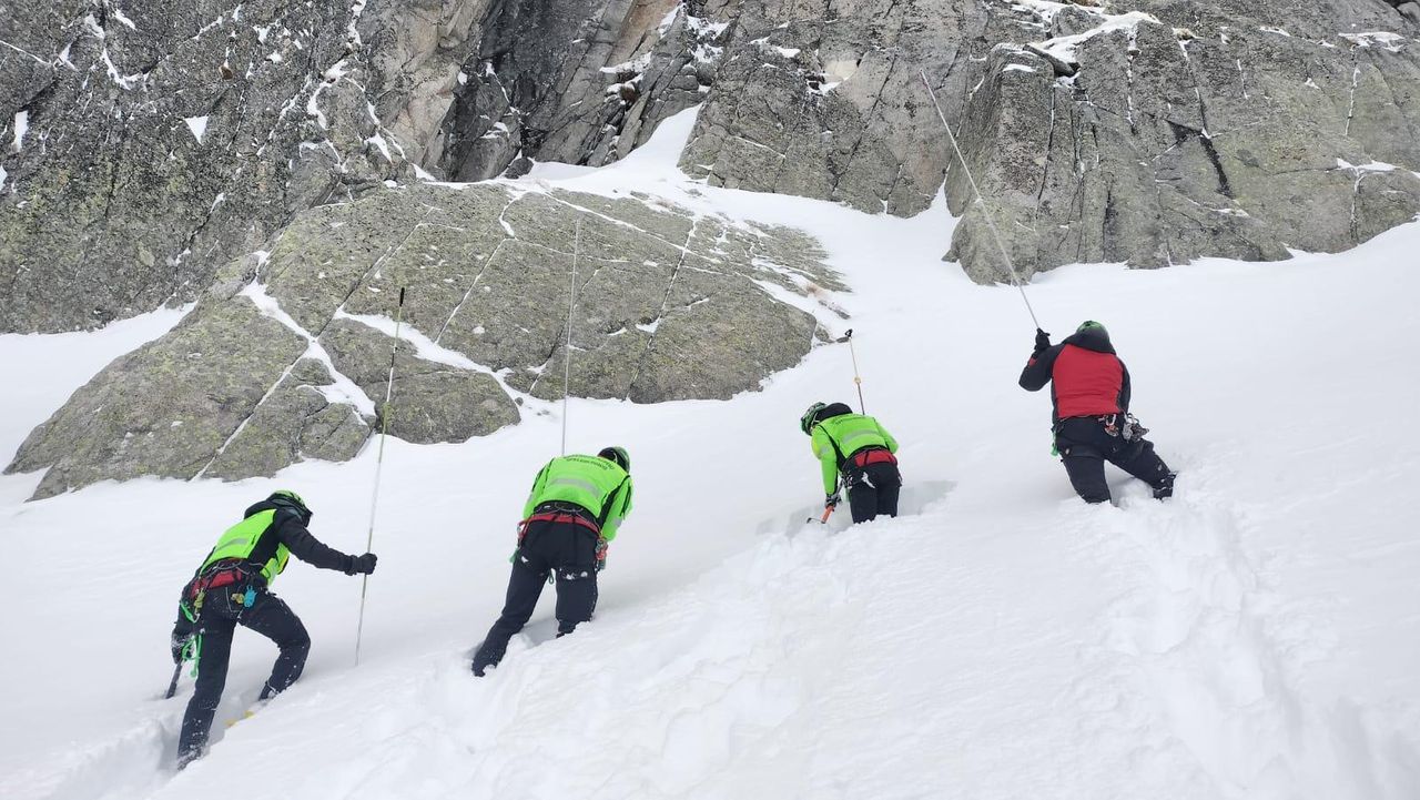 source:Independent - Ritrovamento del corpo - I soccorritori italiani cercano un'area nelle Dolomiti