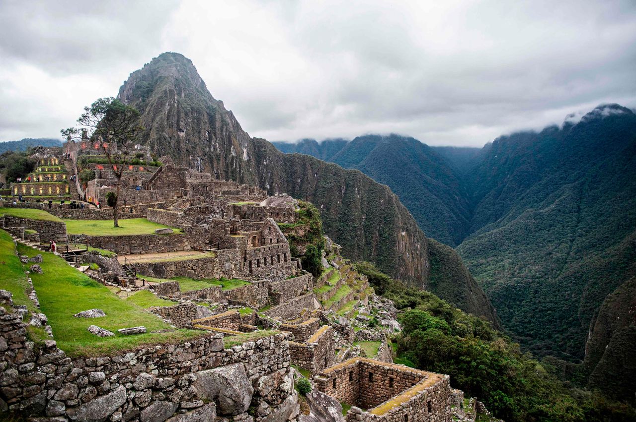 source:Independent - Storia e significato dei tunnel - Milioni di turisti visitano Cusco ogni anno.