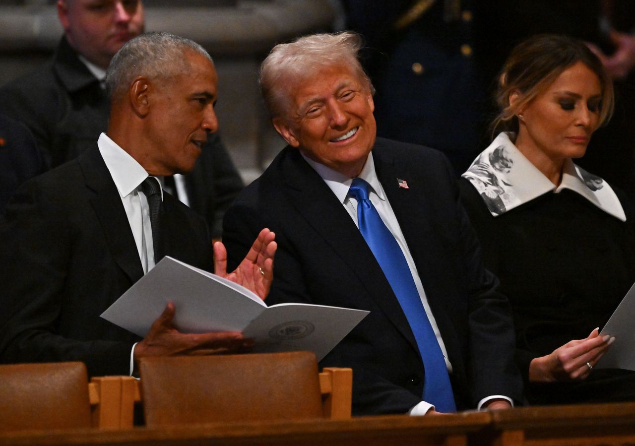 source:Independent - Trump e Obama: Un Momento Inaspettato - Trump e Obama sembrano godere della compagnia reciproca.